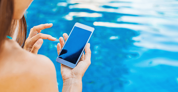 पानी में गिरने वाले फोन पर क्या करना है?