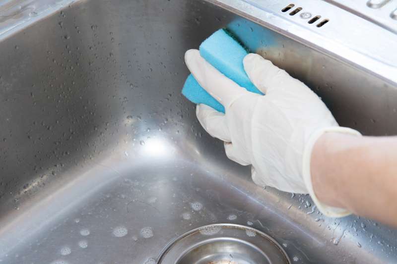 रसोई के सिंक को कैसे साफ करें? निश्चित समाधान जो रसोई सिंक को शानदार बनाता है