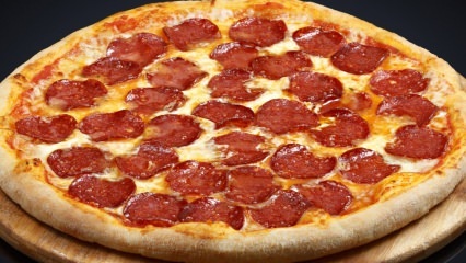 सबसे आसान पेपरोनी पिज्जा कैसे बनाएं? पिज़्ज़ा बनाने की तरकीबें