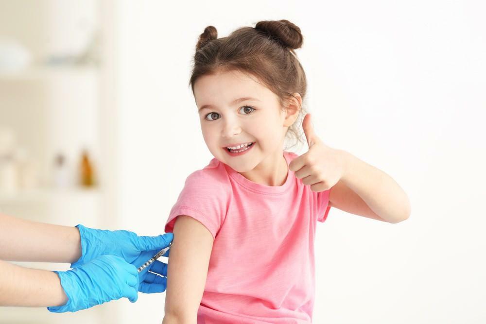 क्या बच्चों को फ्लू से बचाव का टीका लगवाना चाहिए?