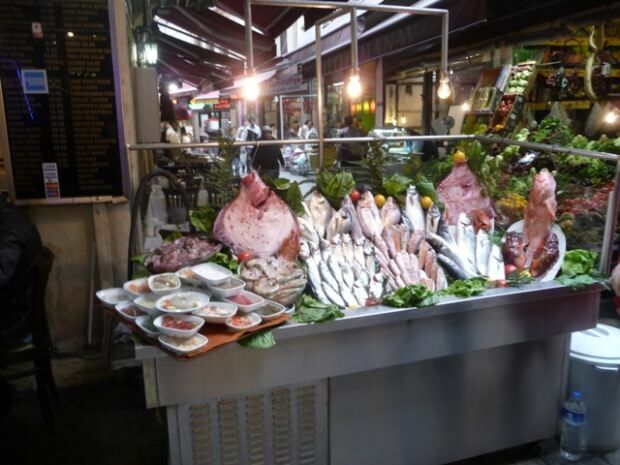 इस्तांबुल में ताजा और किफायती मछली की बिक्री अंक