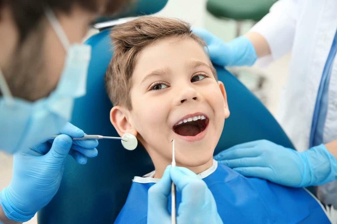 बच्चों को दंत चिकित्सा देखभाल कब मिलनी चाहिए?