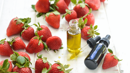 त्वचा को स्ट्रॉबेरी के अज्ञात लाभ! स्ट्रॉबेरी का तेल त्वचा पर कैसे लगाया जाता है? स्ट्रॉबेरी से त्वचा की देखभाल ...