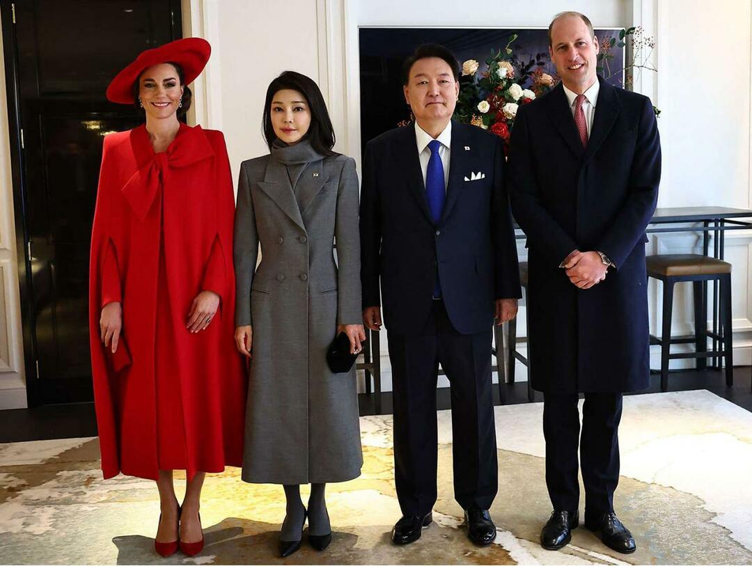 दक्षिण कोरिया के राष्ट्रपति यूं सुक येओल और उनकी पत्नी किम केओन ही के साथ केट मिडलटन और प्रिंस विलियम