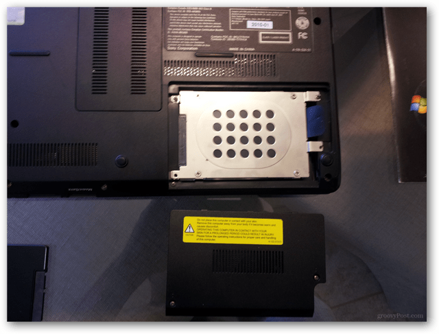 कैसे अपने लैपटॉप में एक ठोस राज्य डिस्क (SSD) स्थापित करने के लिए