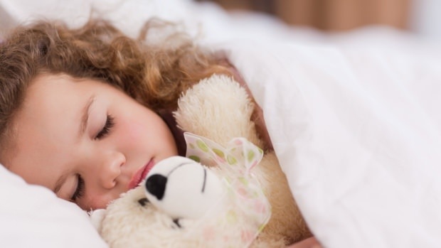 बच्चों को अकेले कब सोना चाहिए?