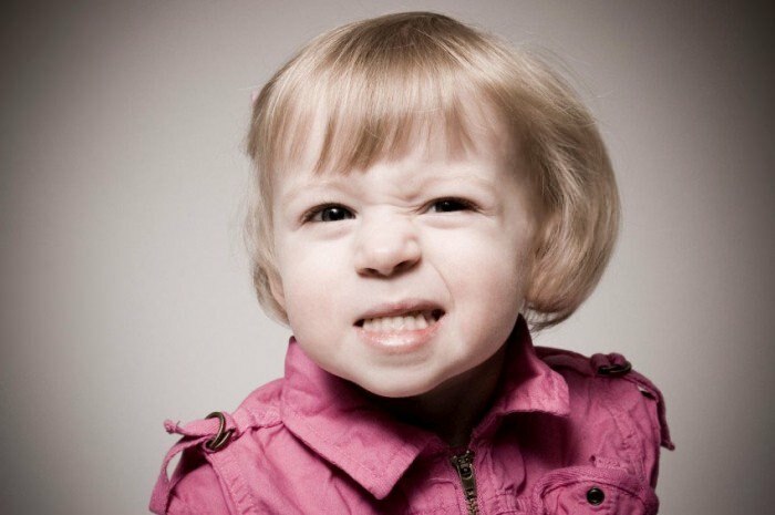 बच्चों में दांत पीसने के क्या कारण हैं?