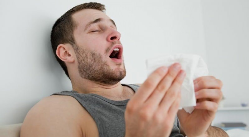 क्या छींकना कोरोना का लक्षण है? एलर्जी और कोरोनावायरस लक्षण