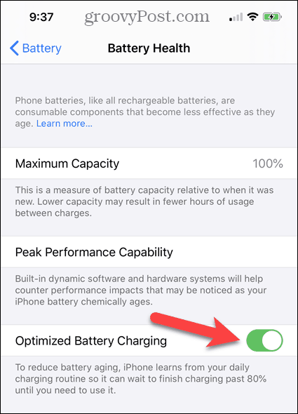 IPhone बैटरी स्वास्थ्य स्क्रीन पर अनुकूलित बैटरी चार्ज को सक्षम या अक्षम करें
