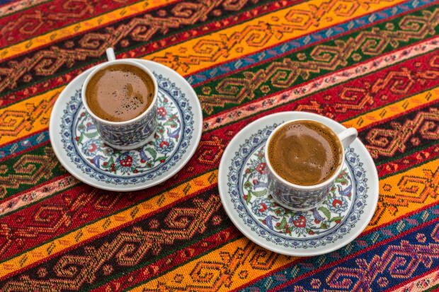 तुर्की कॉफी के स्वाद में कठोरता कैसे प्राप्त करें?