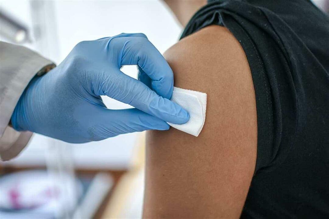 मेनिंगोकोकल टीका कौन प्राप्त करता है?