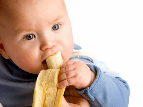 शिशुओं और बच्चों में दस्त कैसे गुजरता है?