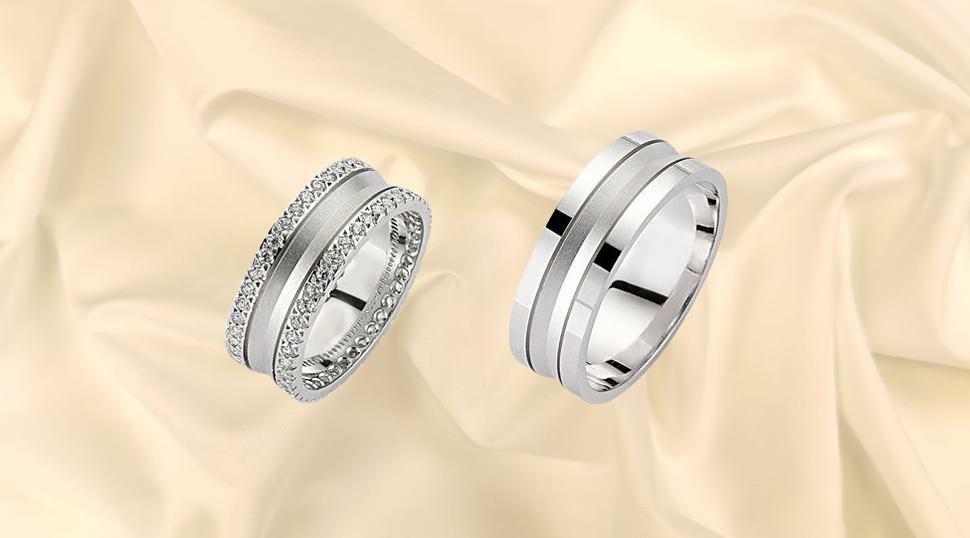कोआक सफेद सोने की शादी की अंगूठी