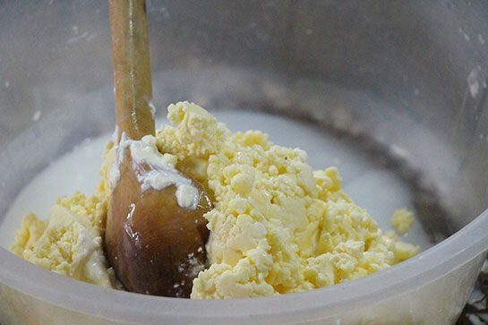 कच्चे दूध से मक्खन कैसे बनाया जाता है