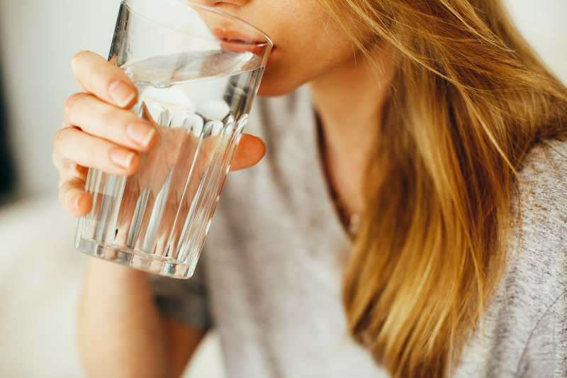 क्या पानी पीने से आपका वजन कम होगा? पानी कब पीना है? पानी के साथ धीमा