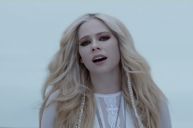 Avril Lavigne: कुछ मुझे विश्वास नहीं है कि मैं असली हूँ