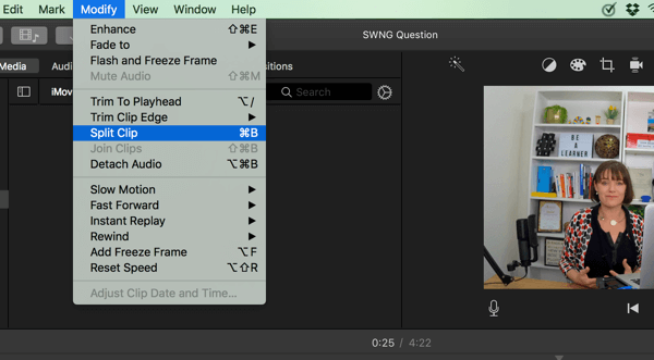 IMovie में, संशोधित> स्प्लिट क्लिप का चयन करके अपने वीडियो को सेगमेंट में विभाजित करें।