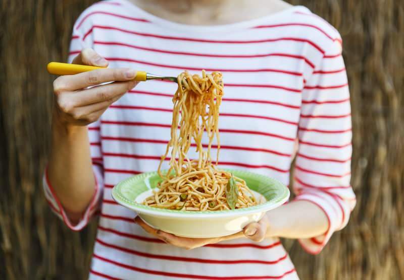 क्या पास्ता वजन बढ़ाता है? क्या टमाटर के पेस्ट से पास्ता आपको वजन बढ़ाता है? घर पर कम कैलोरी पास्ता कैसे बनाएं?