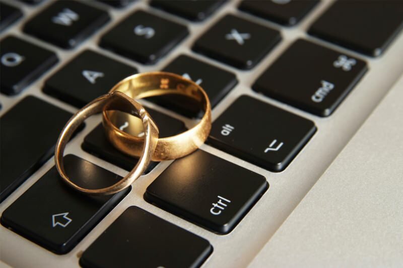 क्या इंटरनेट विवाह की अनुमति है? ऑनलाइन मिल कर शादी हो रही है