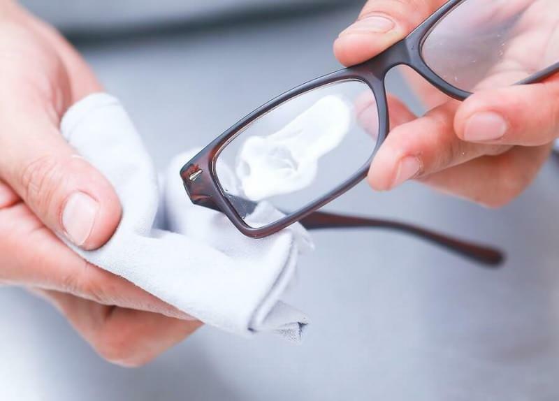 हम खरोंच वाले चश्मे के लेंस की मरम्मत कैसे करते हैं? चश्मे पर खरोंच कैसे हटाएं? ड्राइंग चश्मा