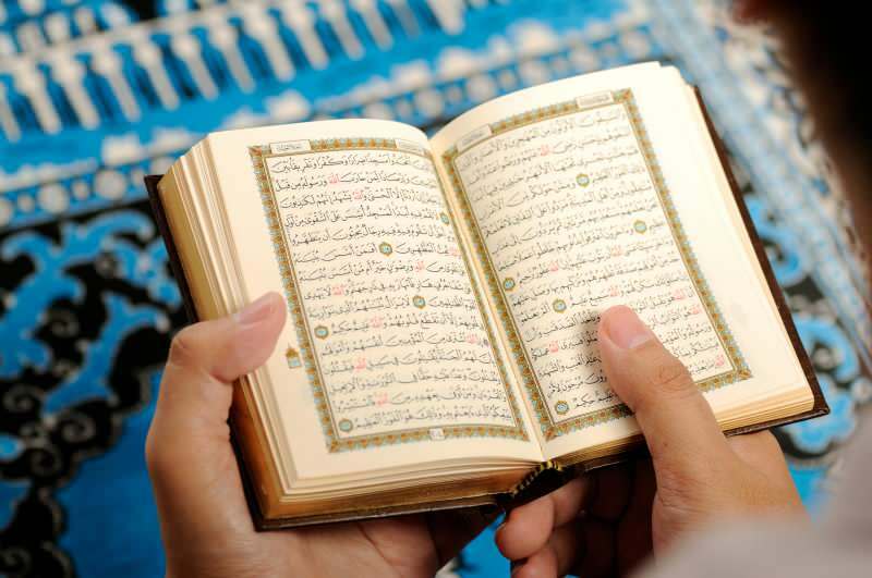 कुरान को कैसे पढ़ा जाना चाहिए? कुरान पढ़ने के क्या गुण हैं?