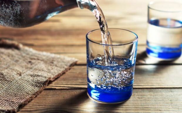 पीने के पानी का शिष्टाचार क्या है? पानी कैसे पीना है?