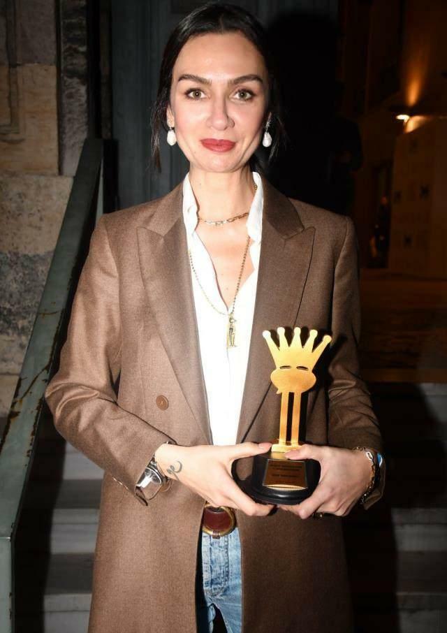 बिरसे अकाले को सर्वश्रेष्ठ अभिनेत्री के पुरस्कार से नवाजा गया।