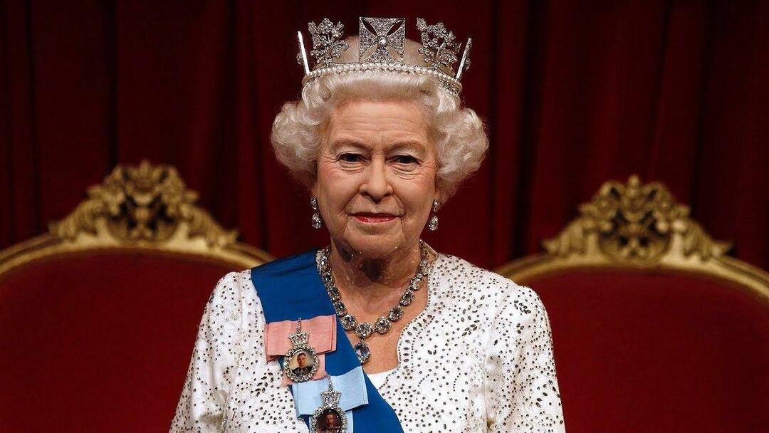 इंग्लैंड की रानी द्वितीय। एलिज़ाबेथ