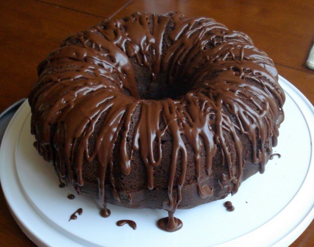 सबसे आसान चॉकलेट केक रेसिपी! चॉकलेट केक कैसे बनाये? थोड़ा टॉपिंग के साथ चॉकलेट केक