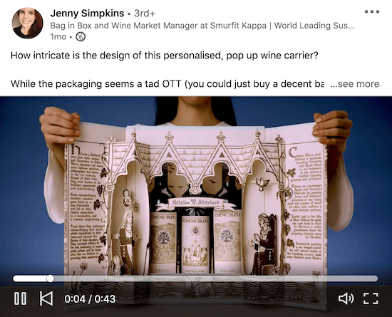 जेनी simpkins से एक लिंक्डइन वीडियो का उदाहरण दिखा रहा है कि कैसे प्रभावित करने के लिए वाइन पैक की अंतर्निहित विस्तृत पैकेजिंग का उपयोग करें