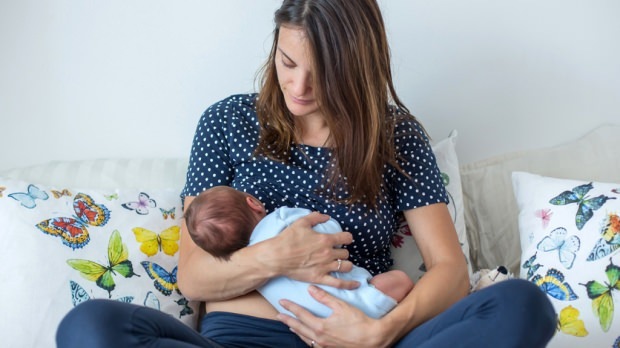 क्या फ्लू माताओं अपने बच्चे को स्तनपान करा सकती हैं? फ्लू माताओं स्तनपान नियम