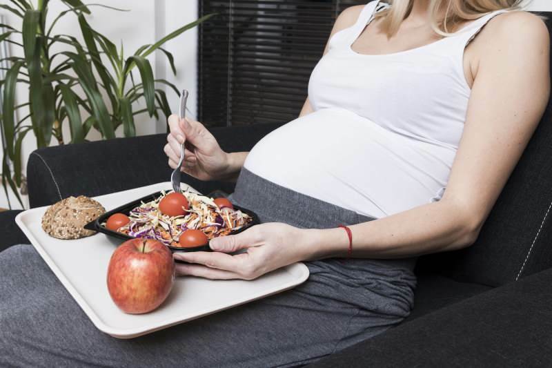 गर्भावस्था के दौरान स्वस्थ भोजन! क्या गर्भावस्था के दौरान दोहरा पोषण सही है?