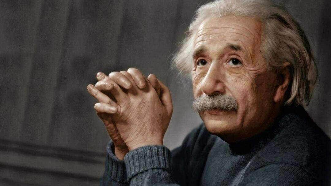 अल्बर्ट आइंस्टीन