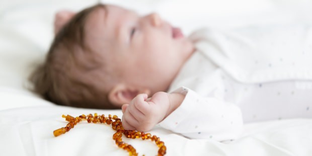 शिशुओं के लिए एम्बर हार क्या करता है? शिशुओं के लिए एम्बर हार के लाभ