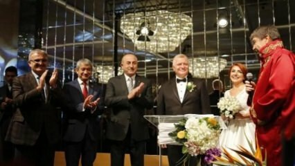 विदेश मंत्री एंटाविया में शादी समारोह में शामिल हुए