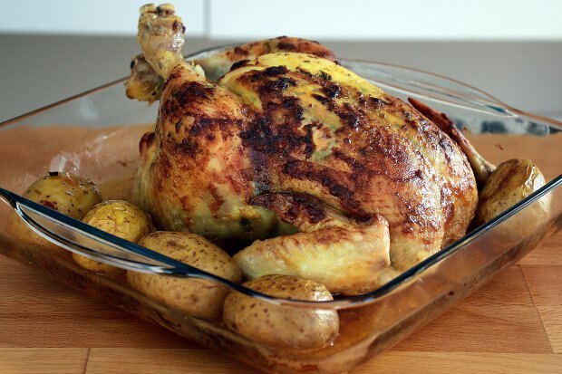 पूरे चिकन को कैसे पकाने के लिए, क्या चालें हैं? स्वादिष्ट ओवन में पूरी चिकन रेसिपी